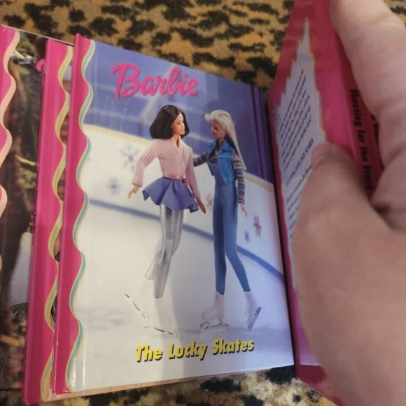 30 Vintage Barbie Books - Picture 5 of 10